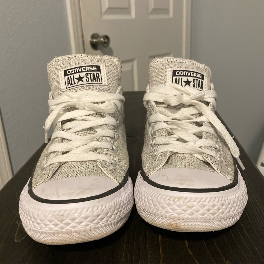 Converse low top size 7 women’s sneakers grey